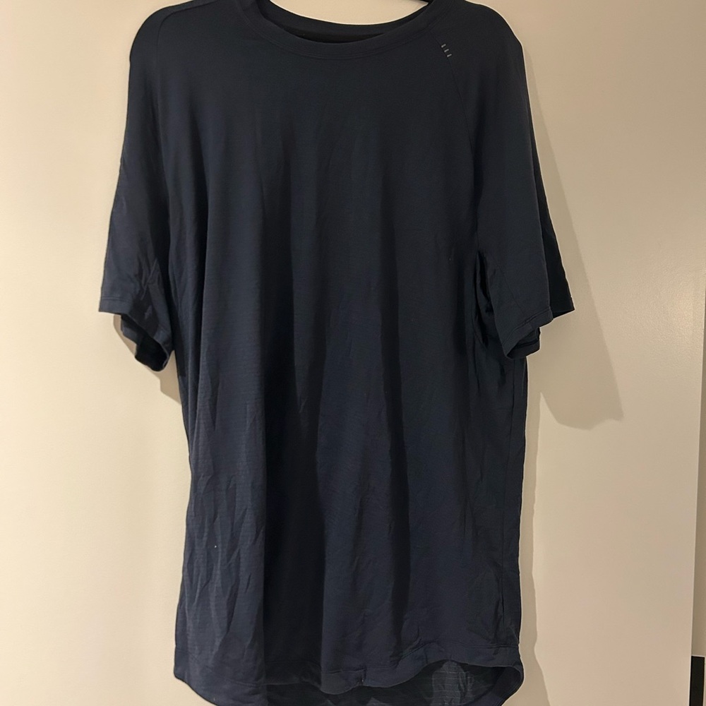Lululemon Men's Navy Blue T-Shirt